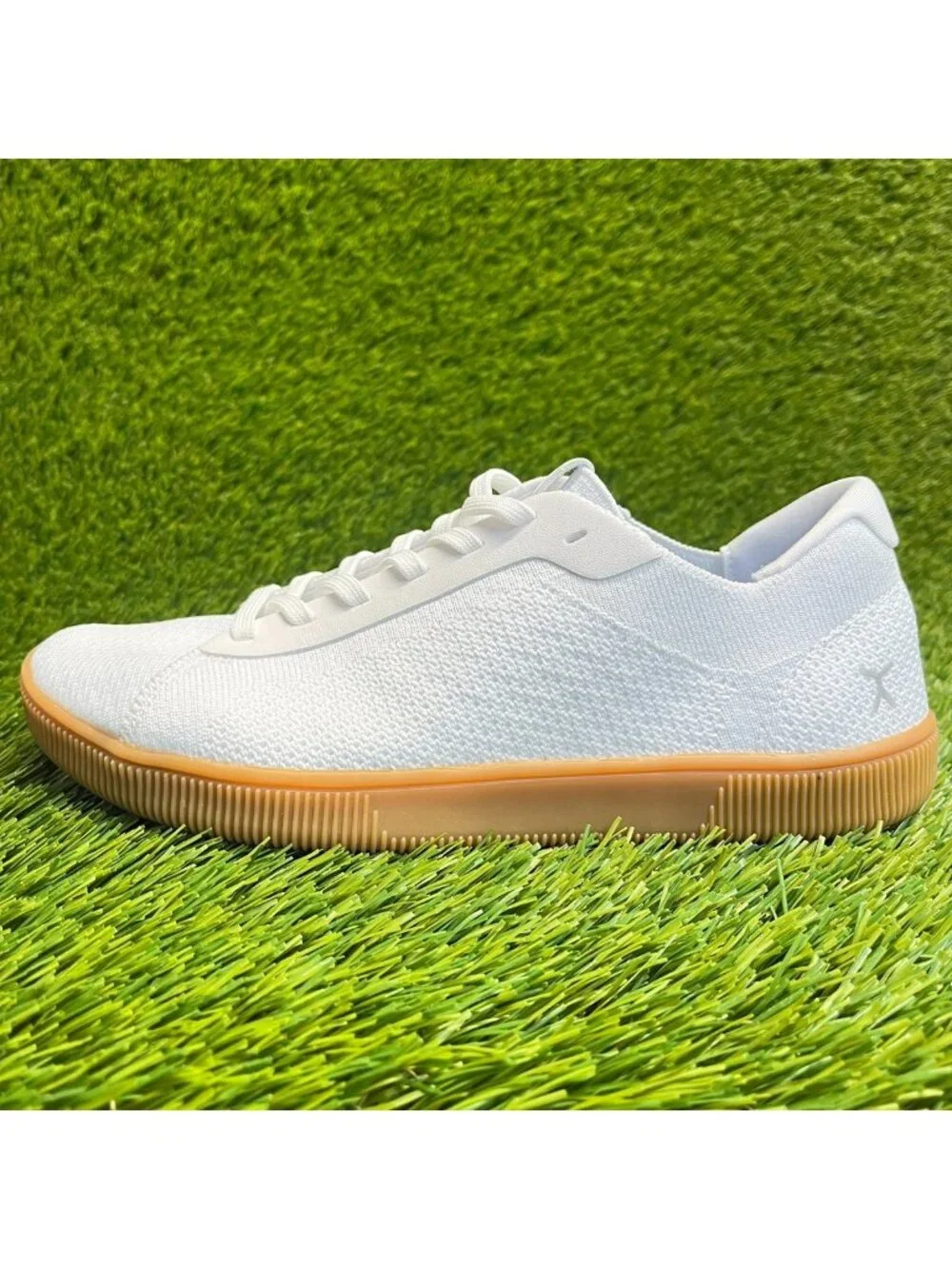 Flux Adapt Trainer White Gum Womens Size 8 Mens Size 7 Athletic Shoes Sneakers